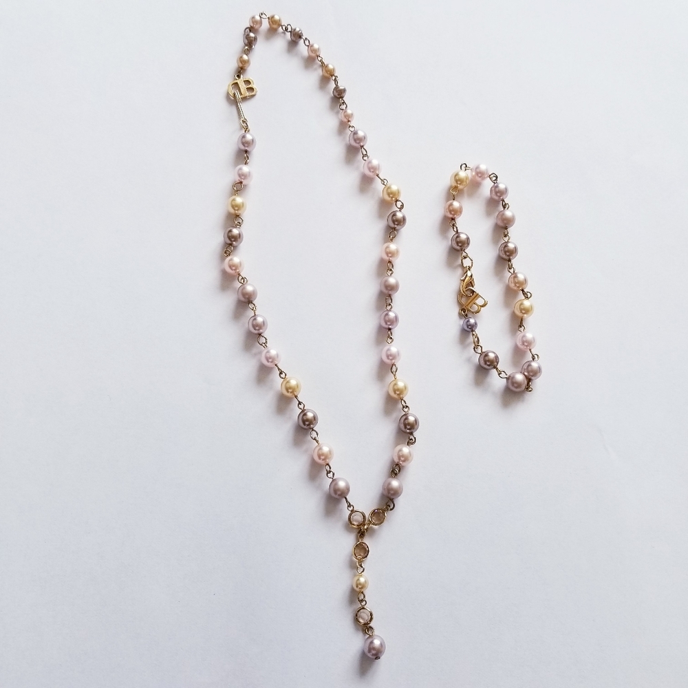 Banana Republic pearl necklace and bracelet set